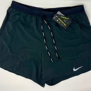 NWT - Nike Men’s running short in black. Size large - Standard fit